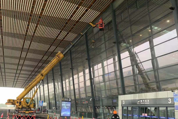 湖里玻璃幕墙维护和保养